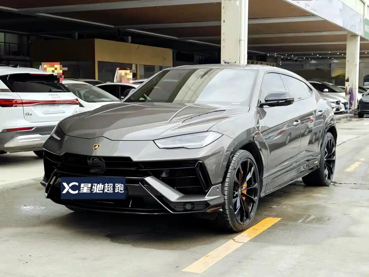 LAMBORGHINI URUS  2024
