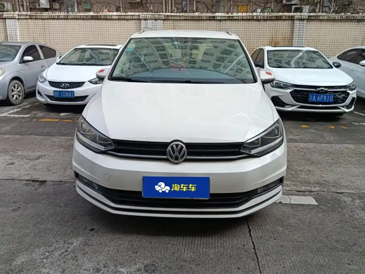VOLKSWAGEN TOURAN