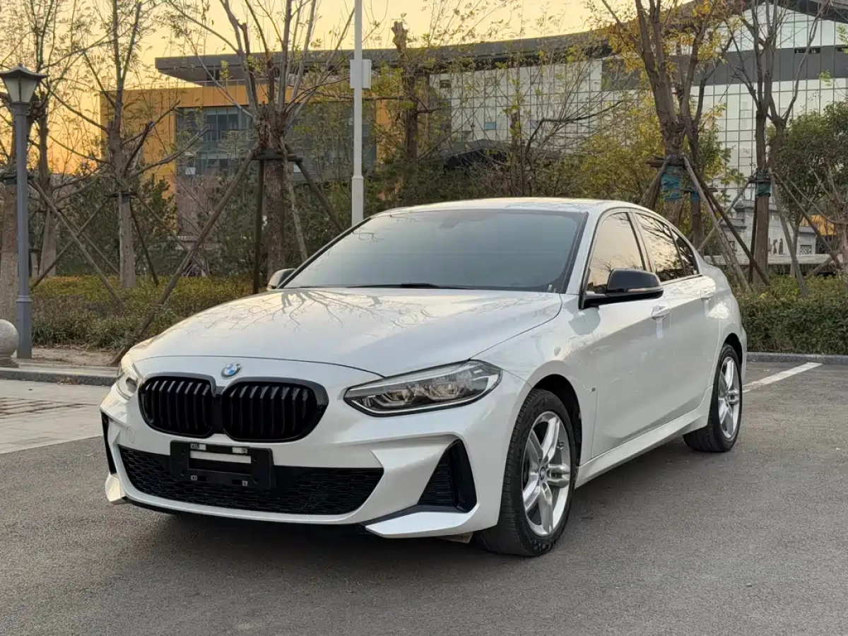 BMW 1-SERIES  2022