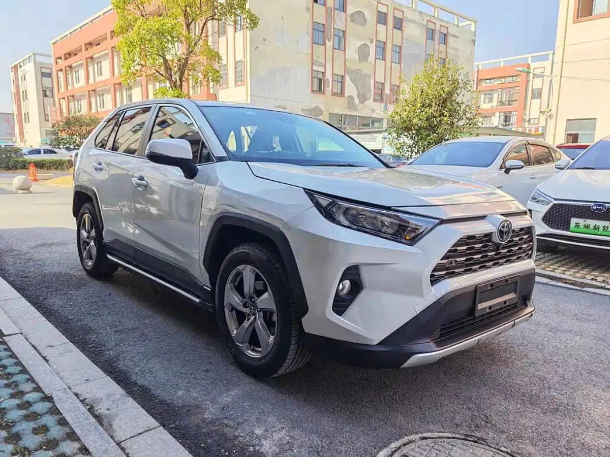 TOYOTA RAV4