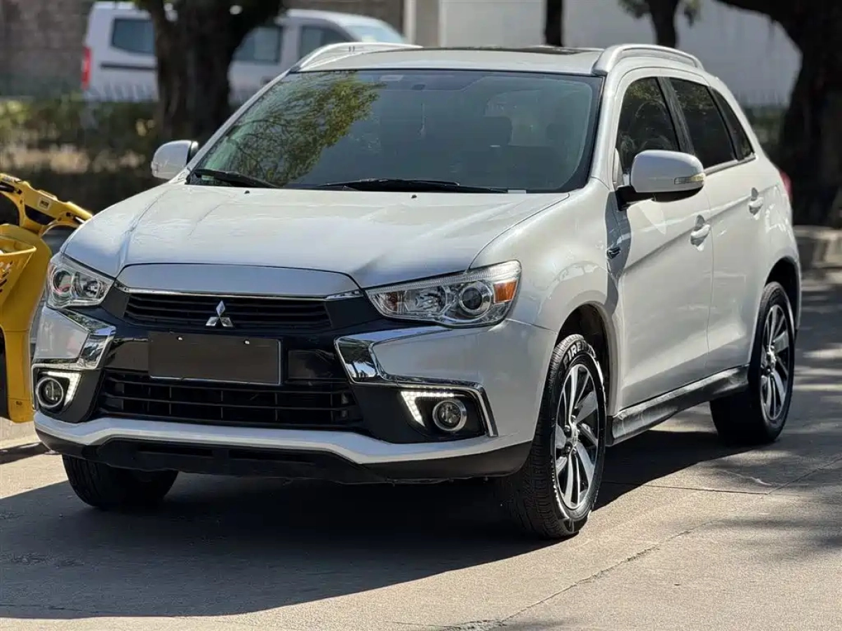 MITSUBISHI ASX  2019