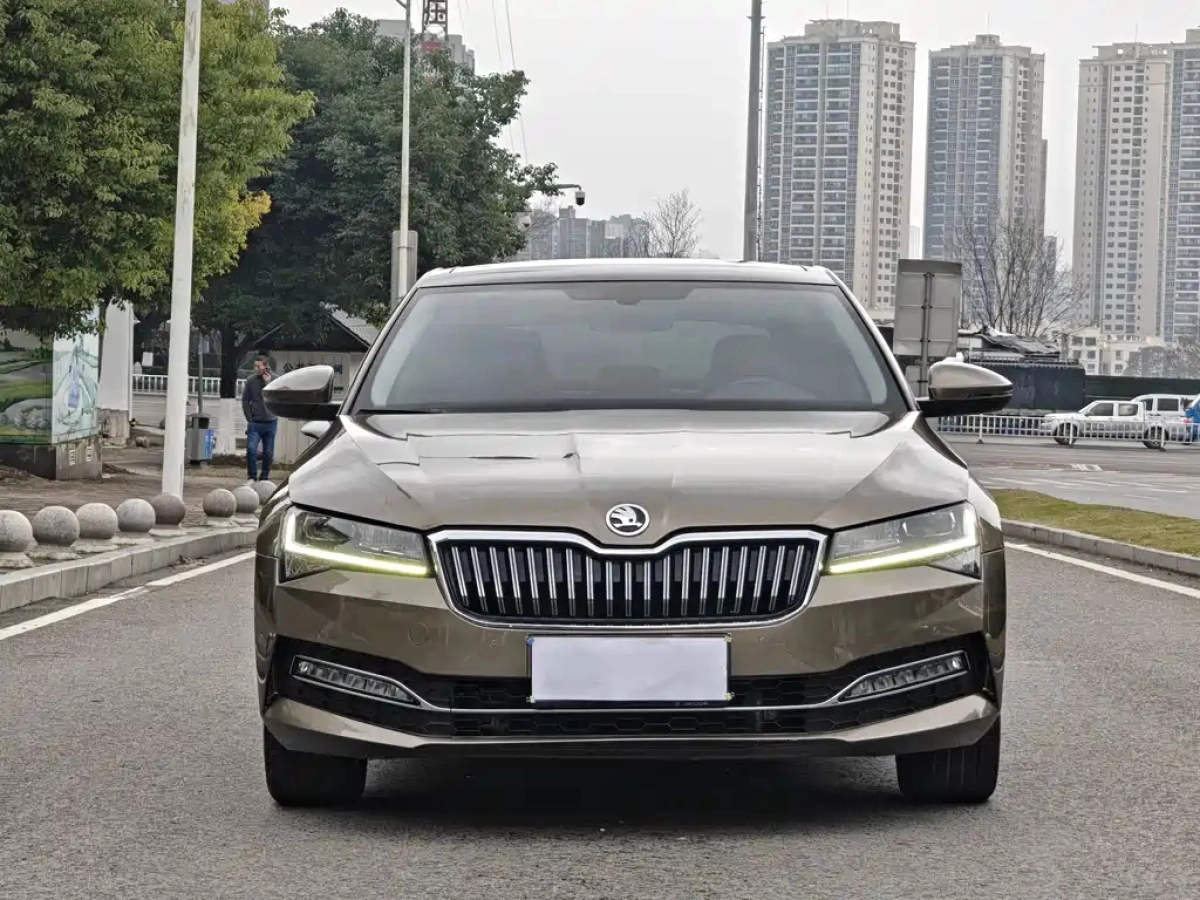 SKODA SUPERB