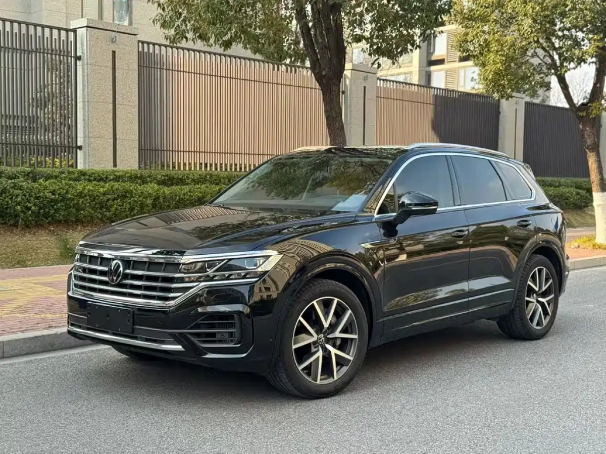 VOLKSWAGEN TOUAREG