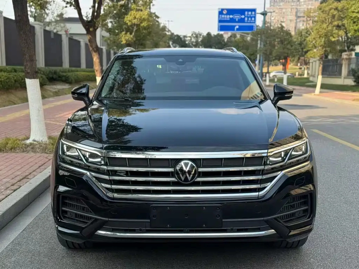 VOLKSWAGEN TOUAREG