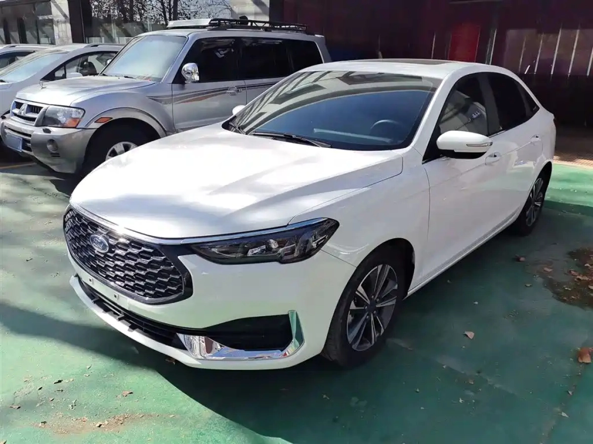 FORD FOCUS CLASSIC  2022