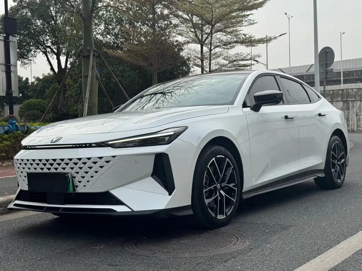 CHANGAN UNI-V IDD  2024