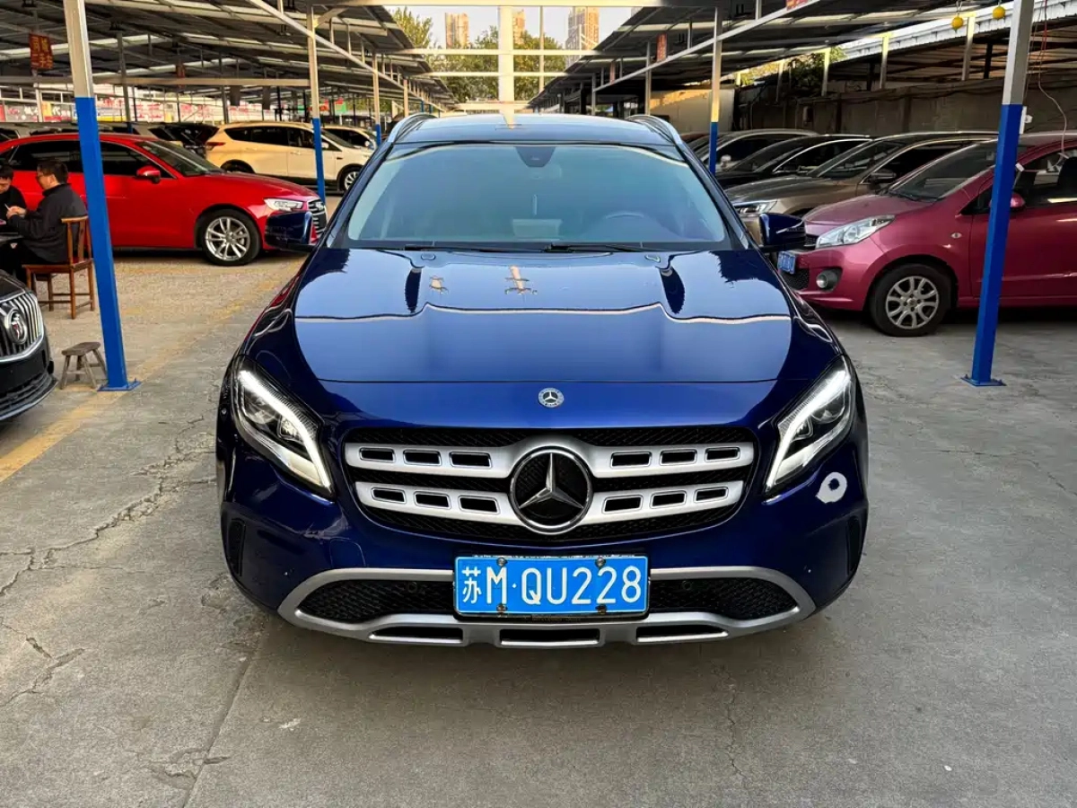 MERCEDES-BENZ GLA