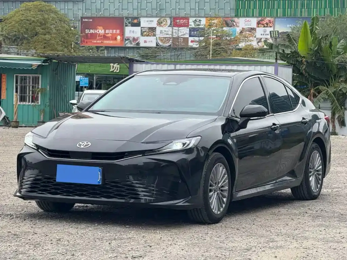 TOYOTA CAMRY  2025