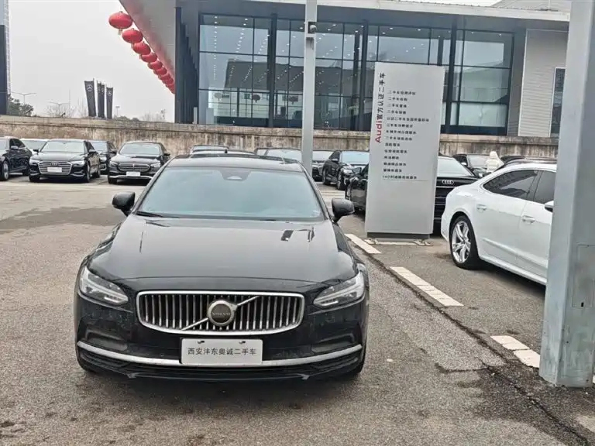 VOLVO S90