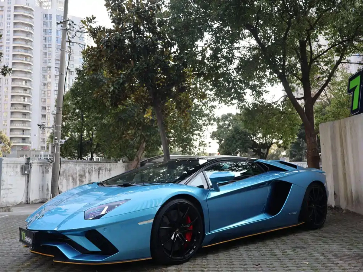 LAMBORGHINI AVENTADOR  2019