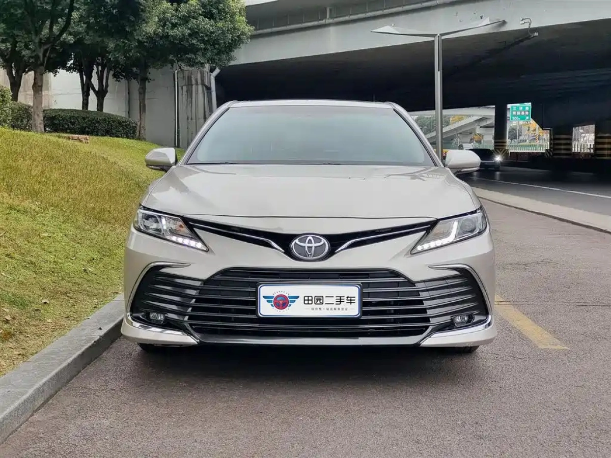 TOYOTA CAMRY