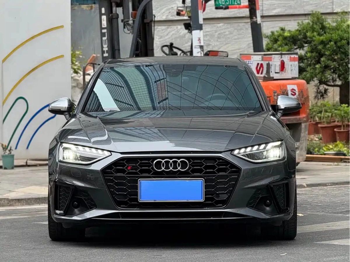 AUDI S4