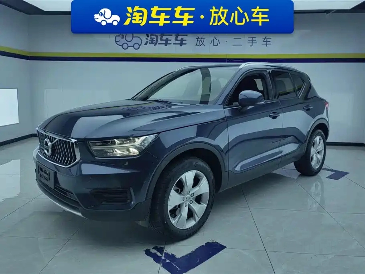 VOLVO XC40