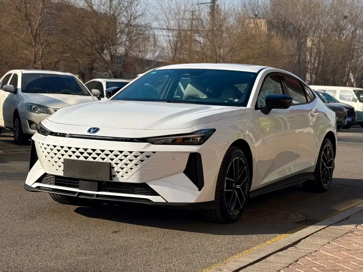 CHANGAN UNI-V IDD  2025