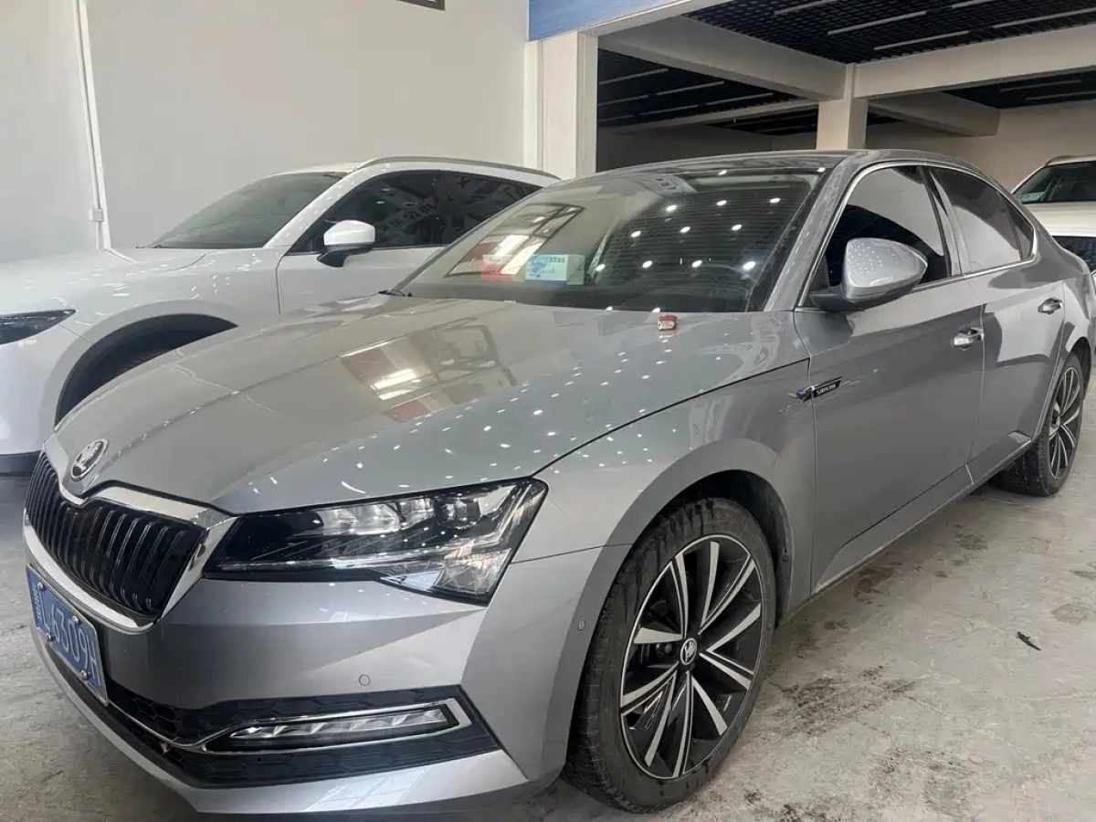 SKODA SUPERB  2023