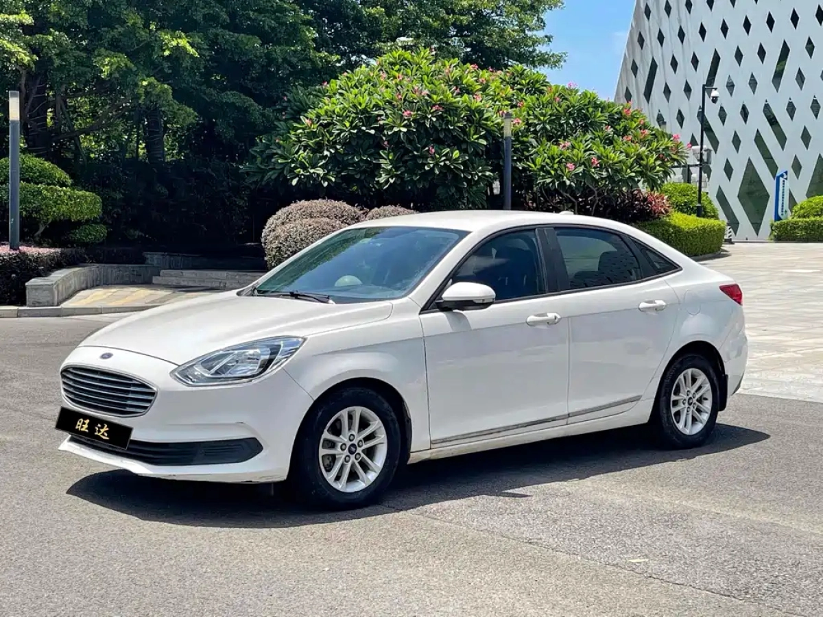 FORD FOCUS CLASSIC  2019