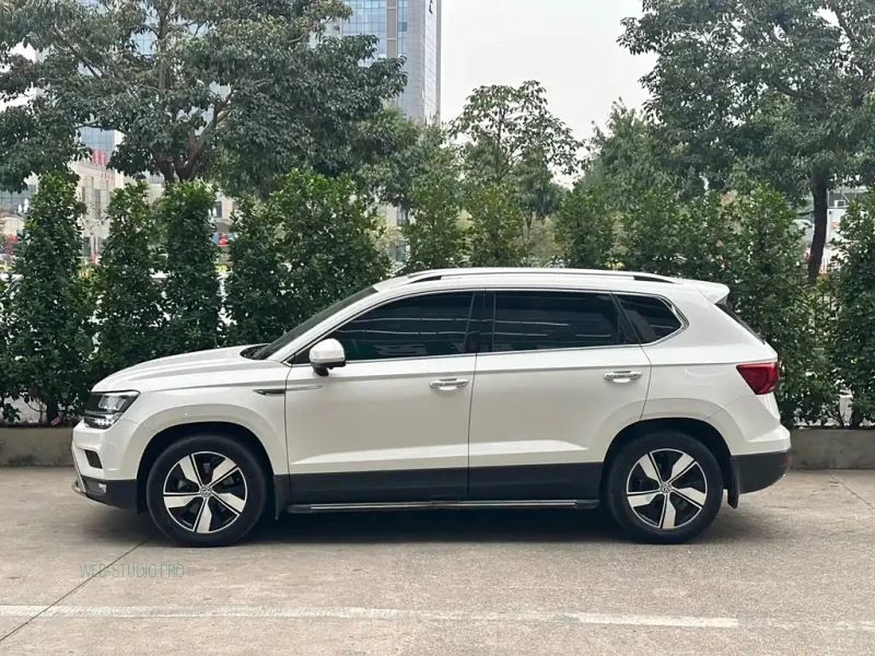 VOLKSWAGEN THARU