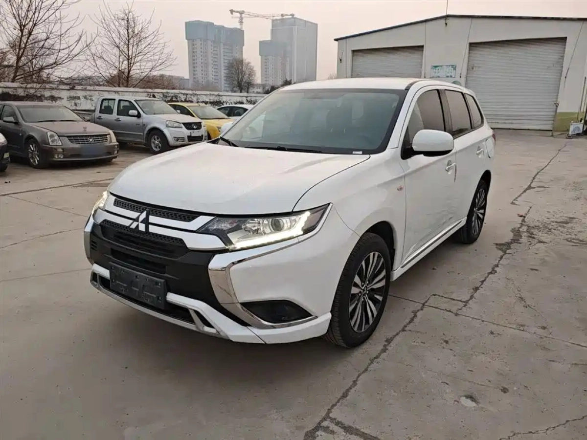 MITSUBISHI OUTLANDER  2023