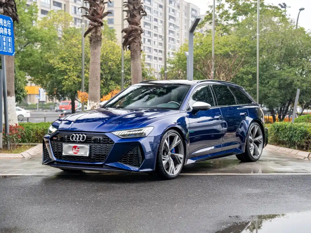 AUDI RS 6