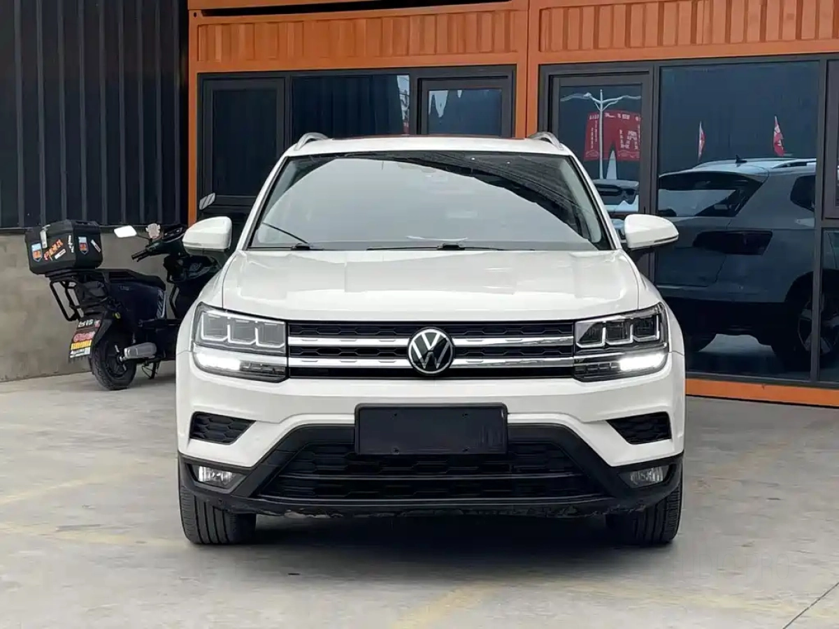 VOLKSWAGEN THARU
