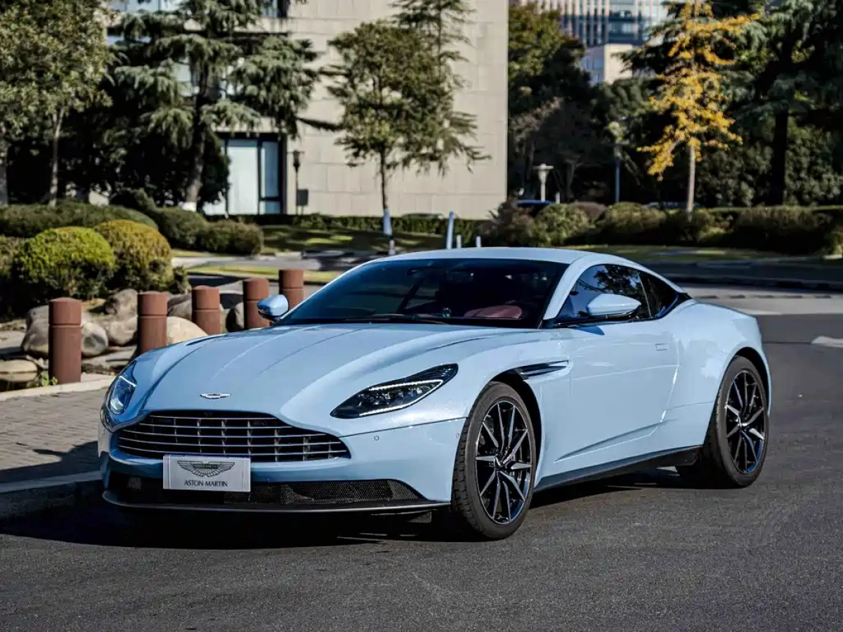 ASTON MARTIN DB11  2024