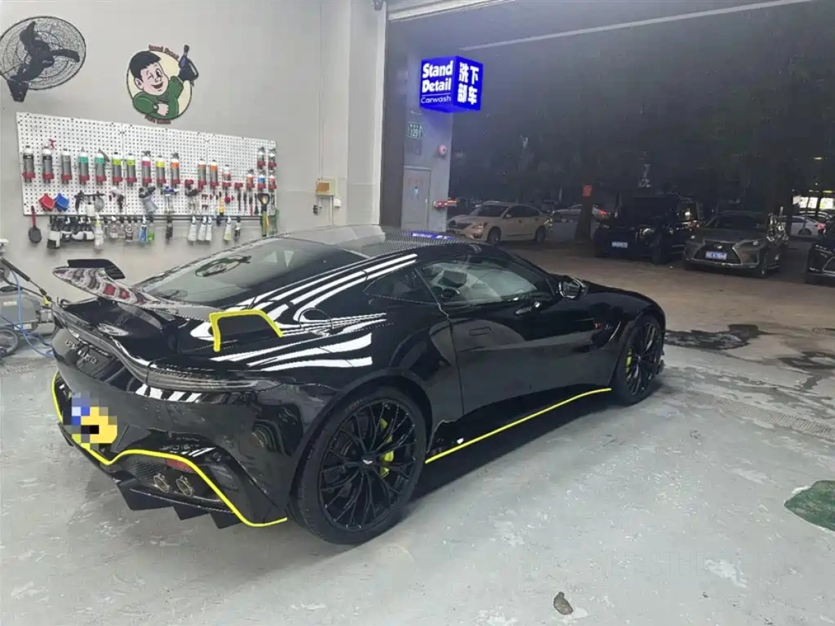 ASTON MARTIN V8 VANTAGE