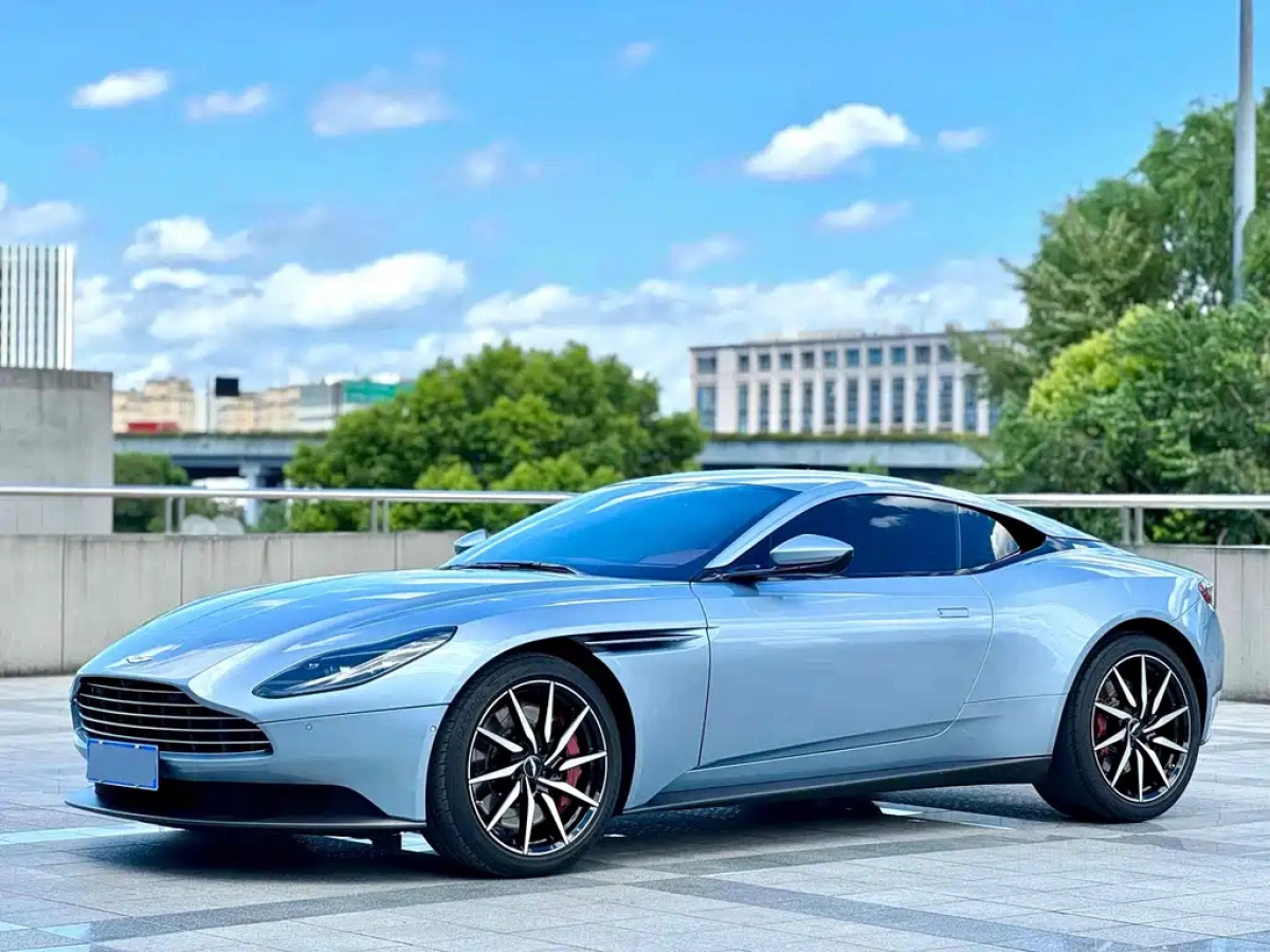 ASTON MARTIN DB11  2022