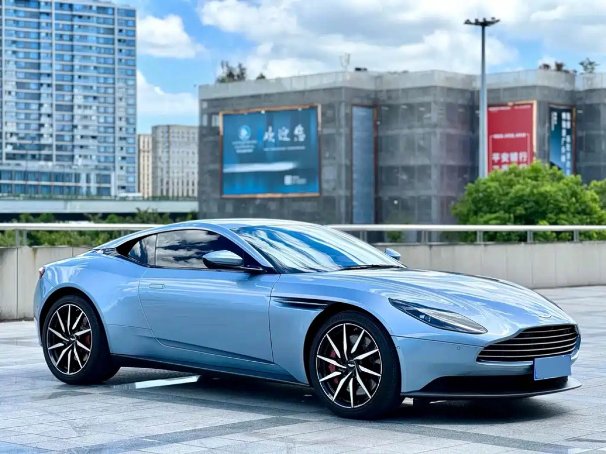 ASTON MARTIN DB11