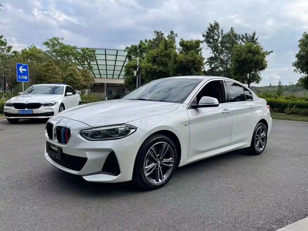 BMW 1-SERIES  2022