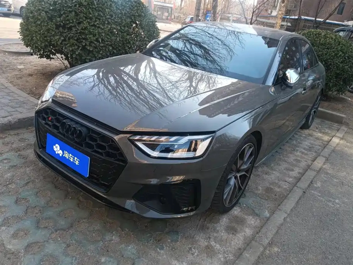 AUDI S4  2025
