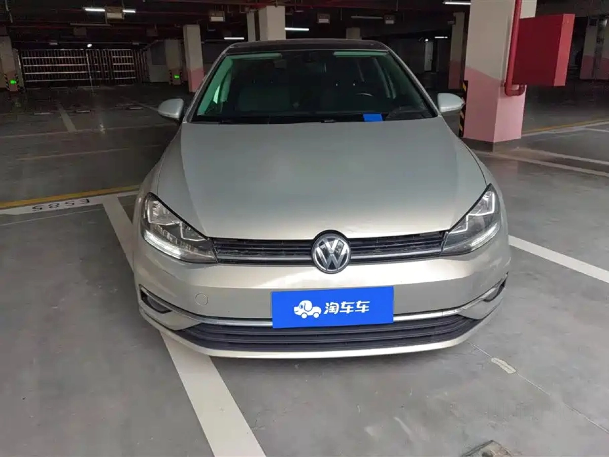 VOLKSWAGEN GOLF