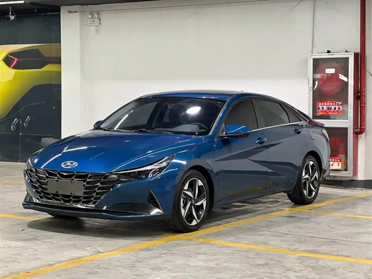 HYUNDAI ELANTRA