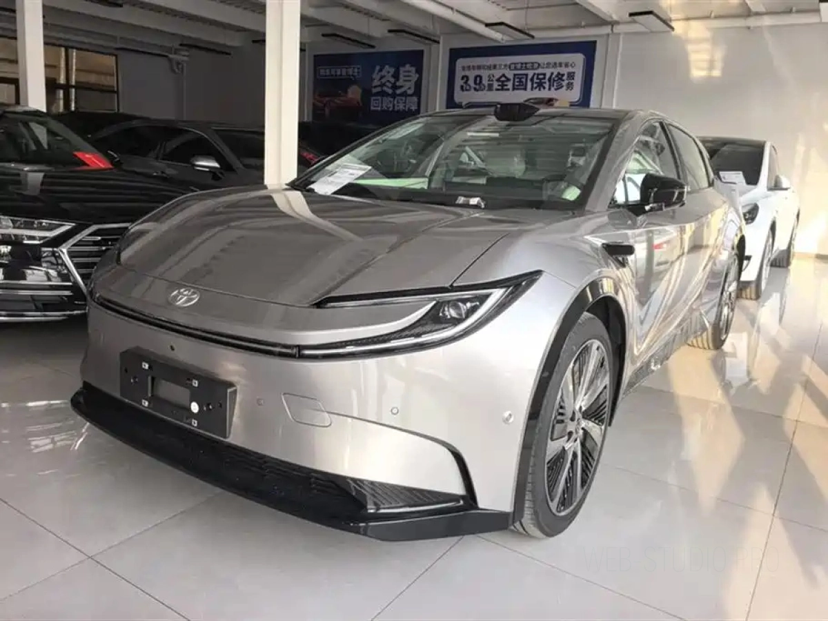TOYOTA BZ5  2025