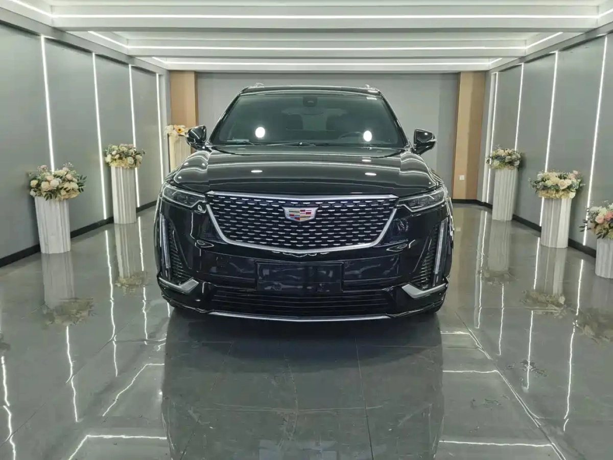 CADILLAC XT6