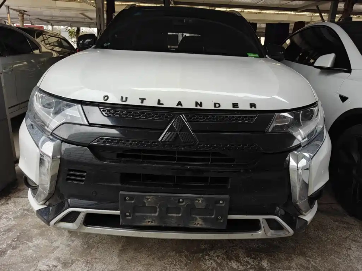 MITSUBISHI OUTLANDER  2022