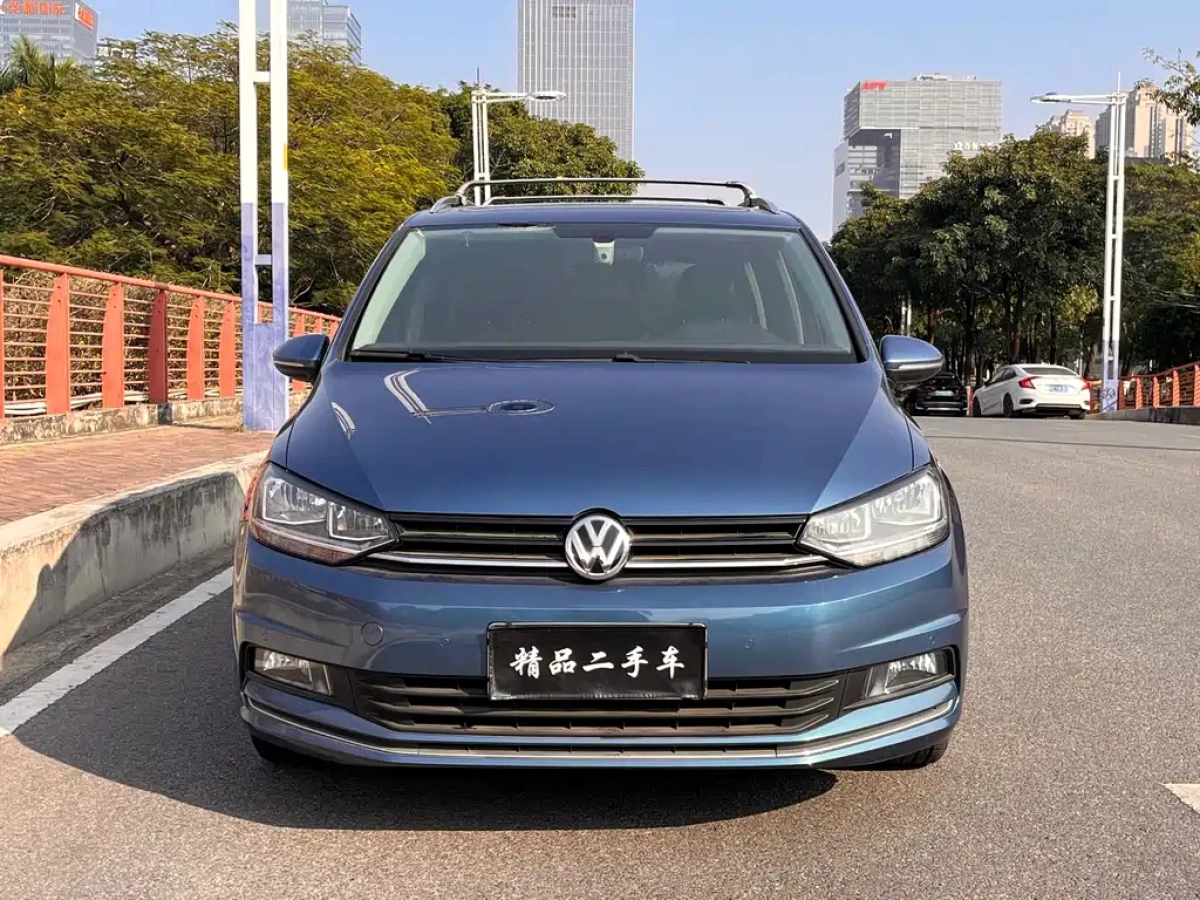 VOLKSWAGEN TOURAN