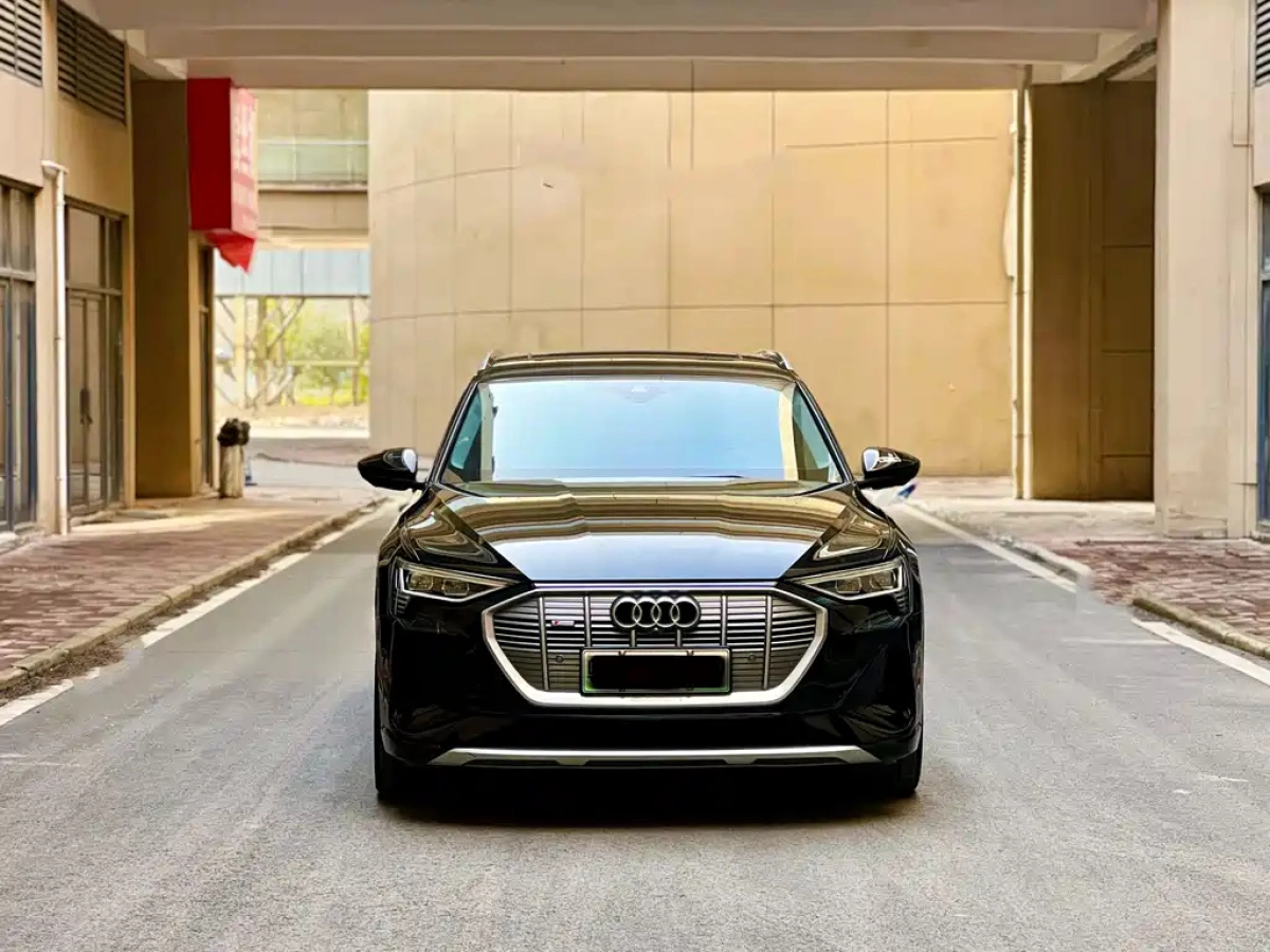 AUDI E-TRON