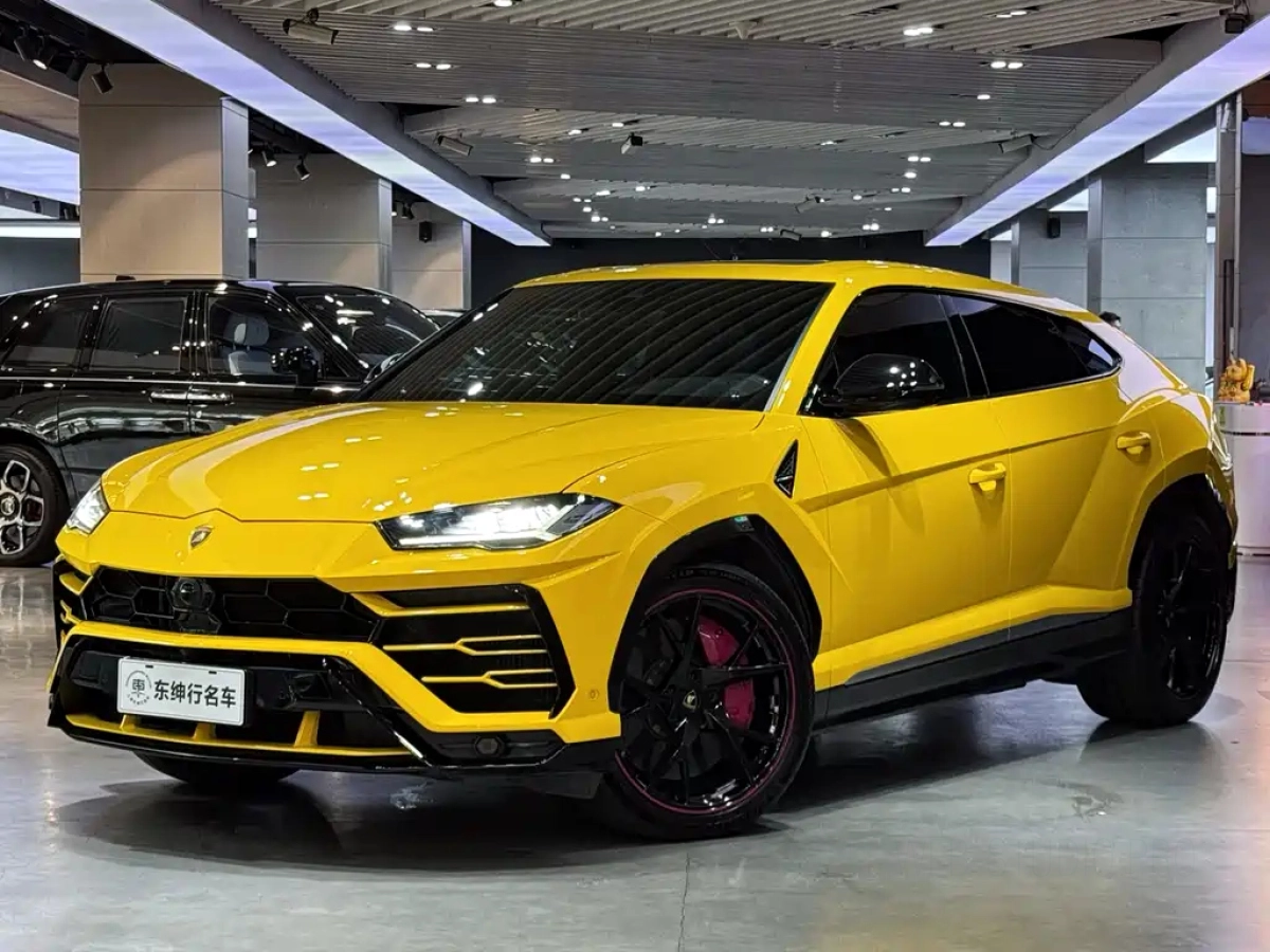 LAMBORGHINI URUS  2019