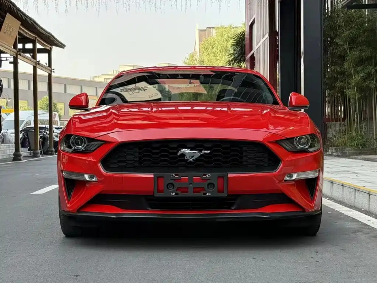 FORD MUSTANG