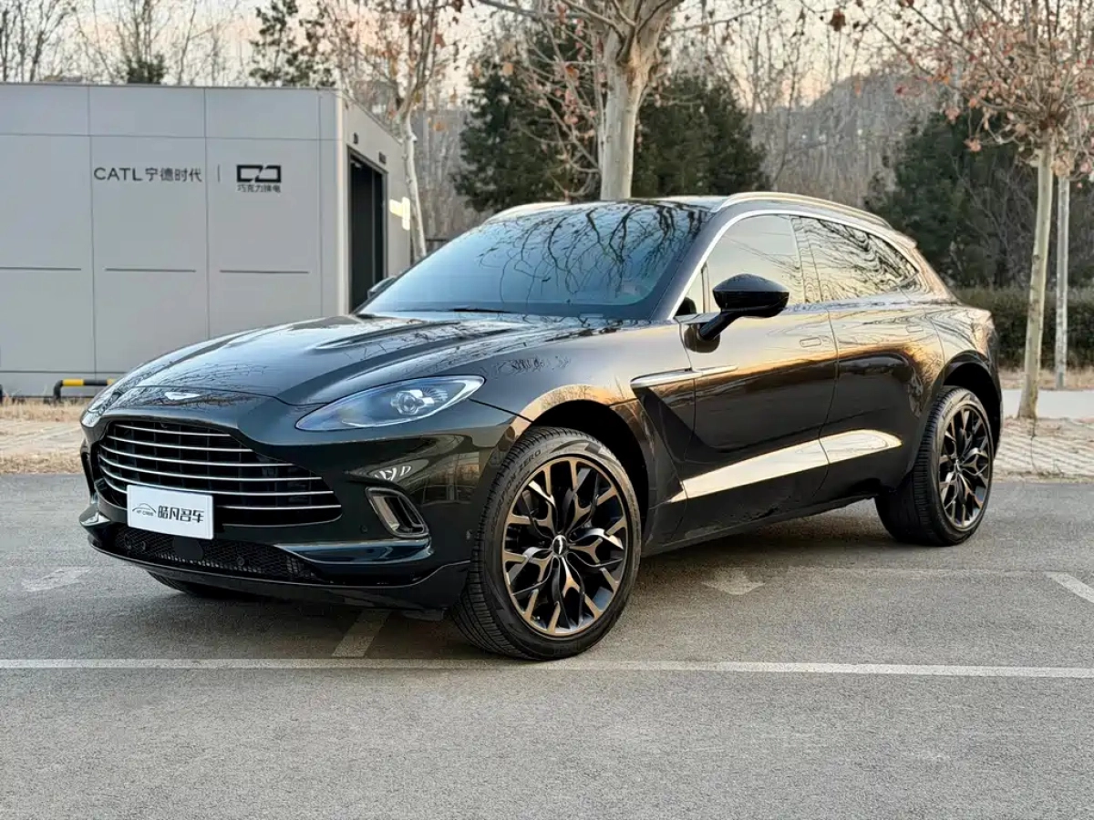 ASTON MARTIN DBX  2022