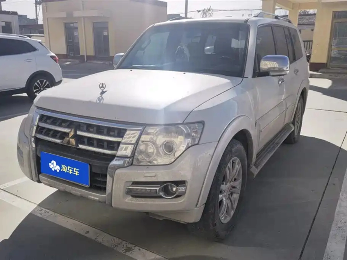 MITSUBISHI PAJERO  2019