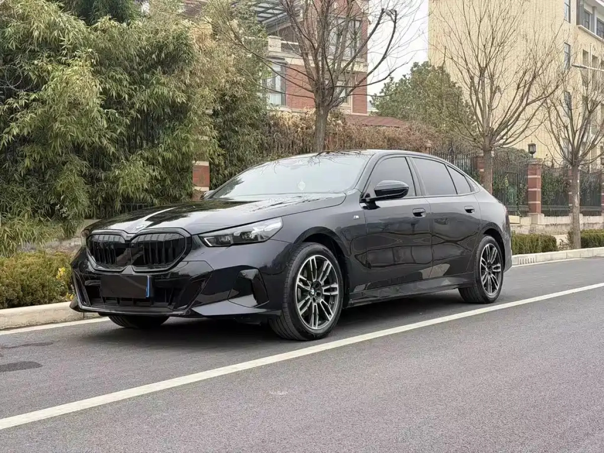 BMW 5 SERIES  2025