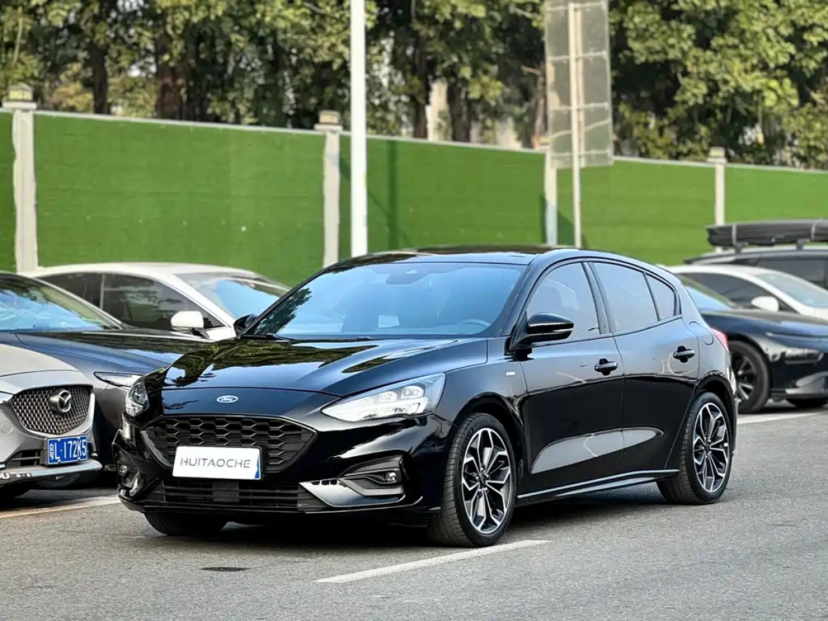 FORD FOCUS  2021