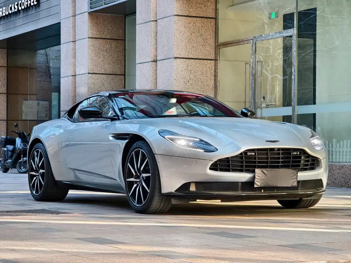 ASTON MARTIN DB11  2022