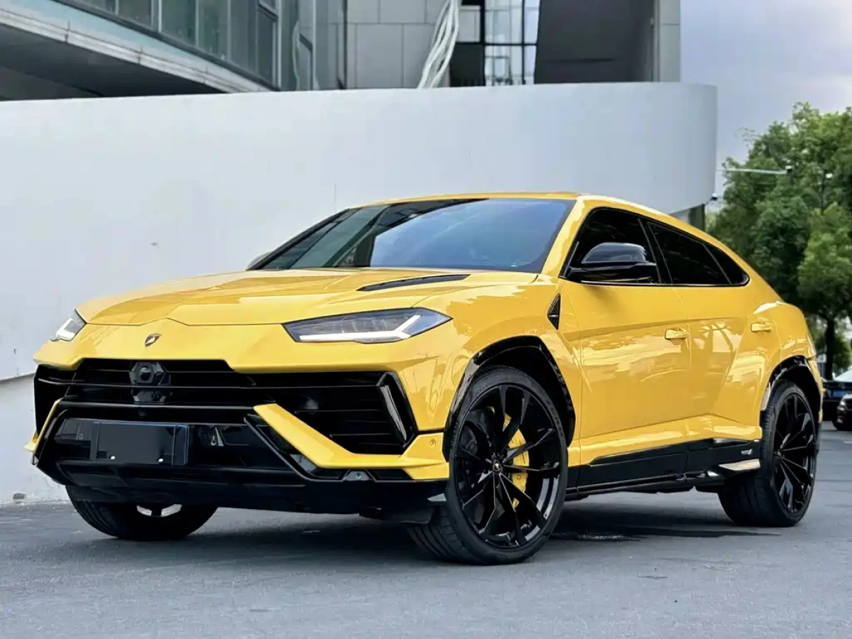 LAMBORGHINI URUS  2024