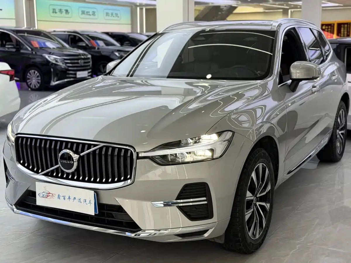 VOLVO XC60  2024