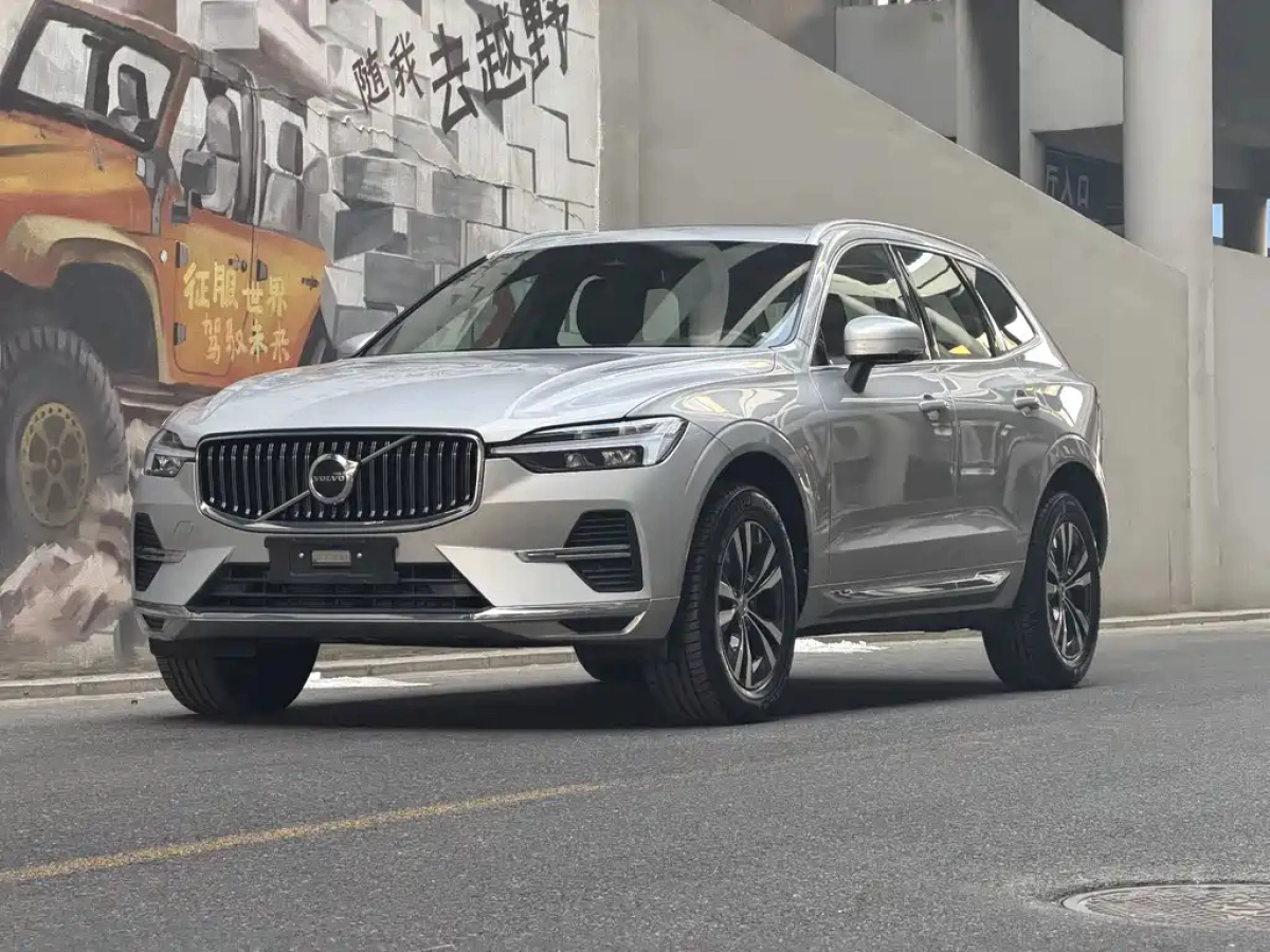 VOLVO XC60  2025