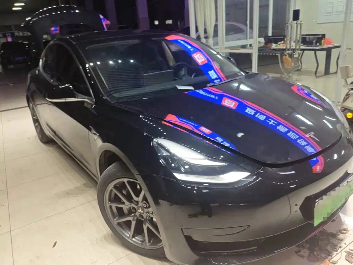TESLA MODEL 3