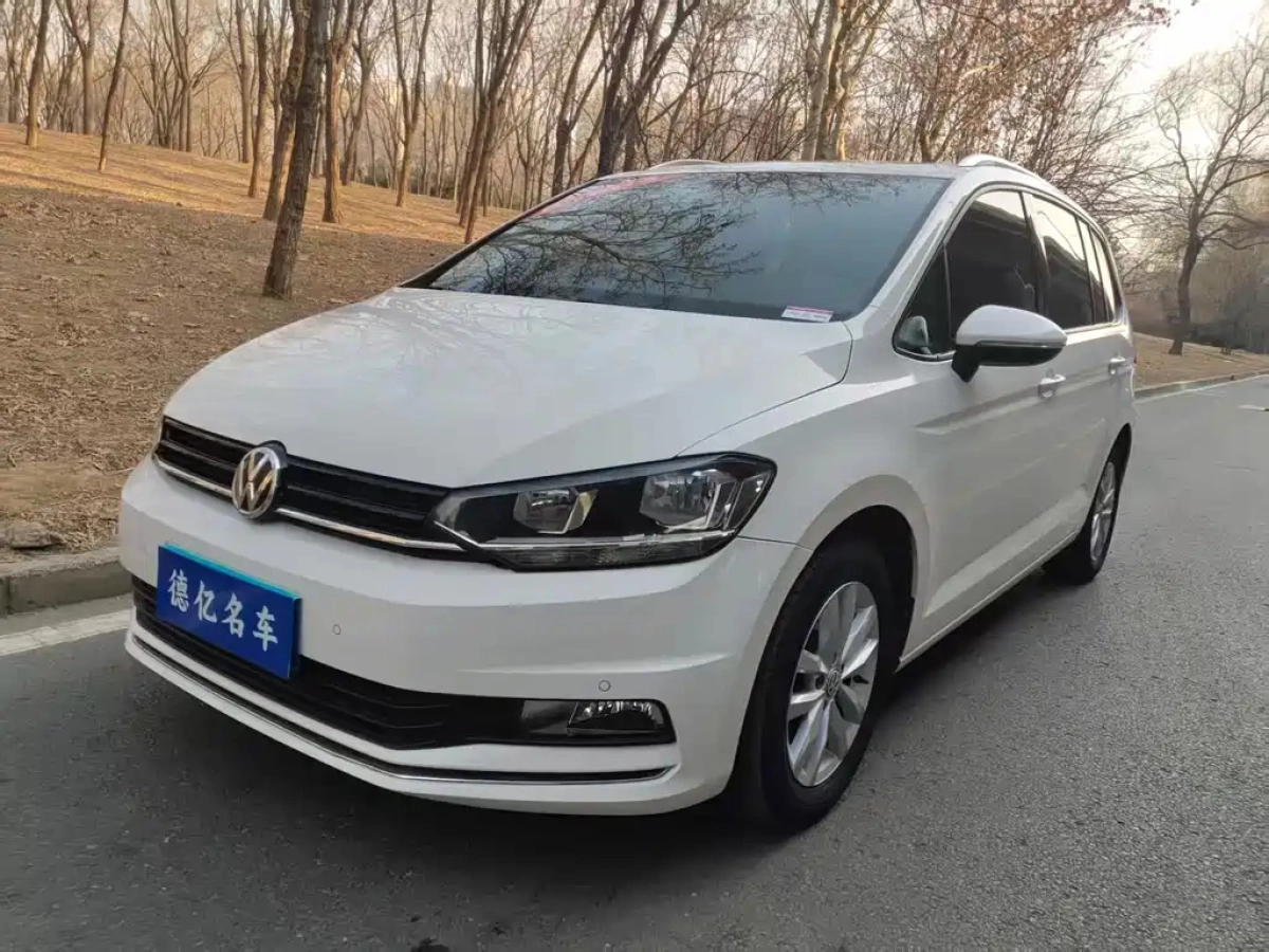 VOLKSWAGEN TOURAN