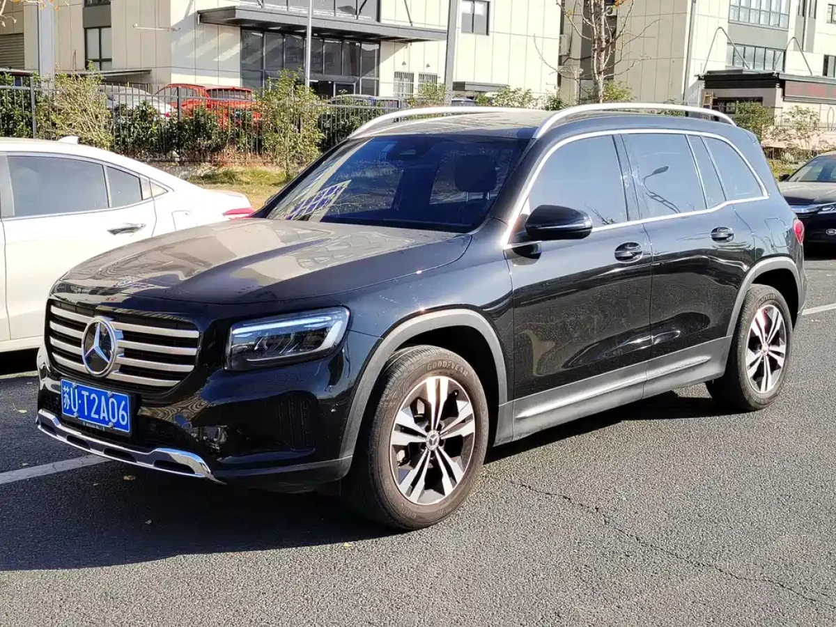 MERCEDES-BENZ GLB  2024